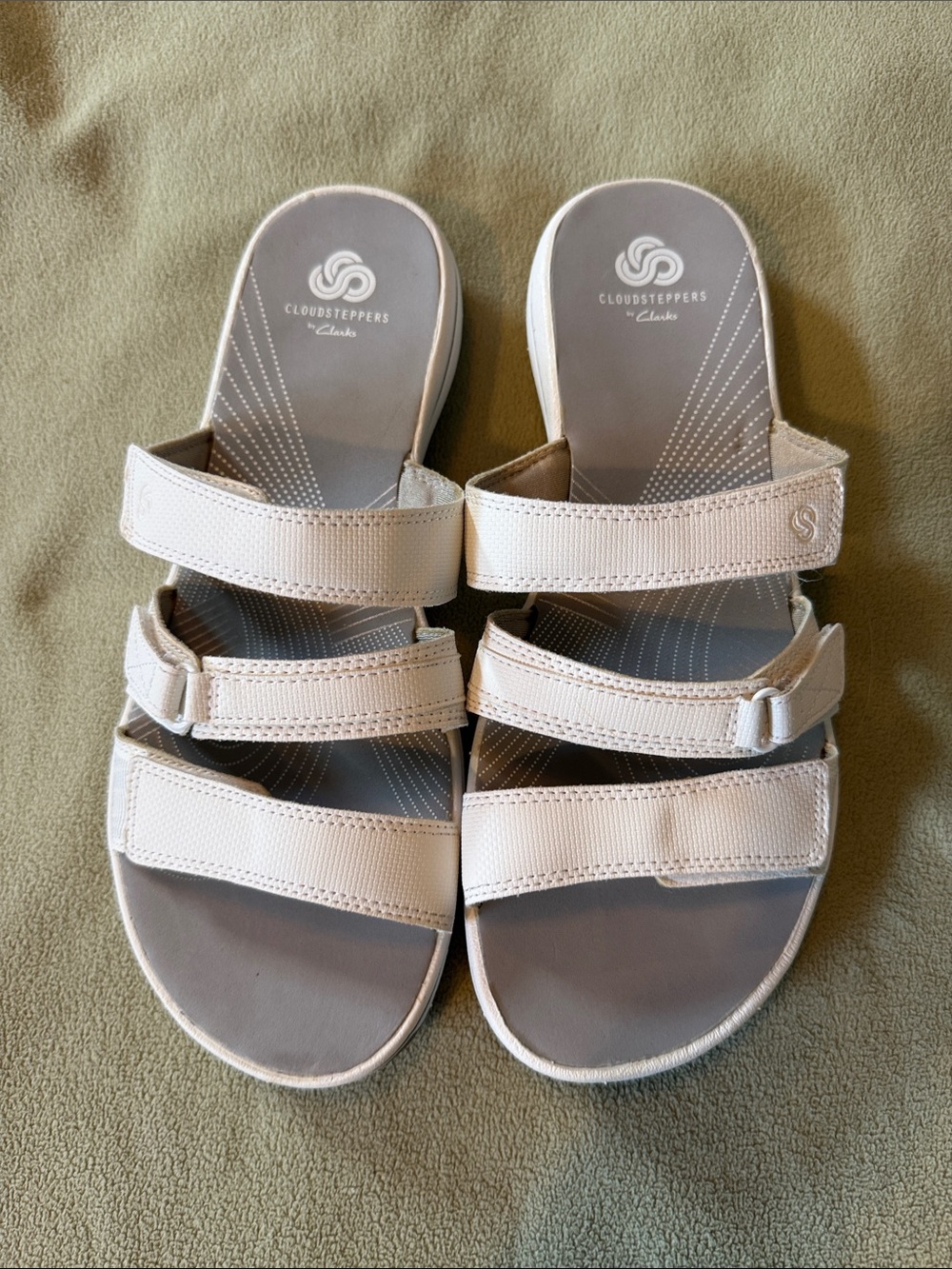 Clarks Cloudsteppers Women's Cream Triple-Strap Slide Sandals, NWOT